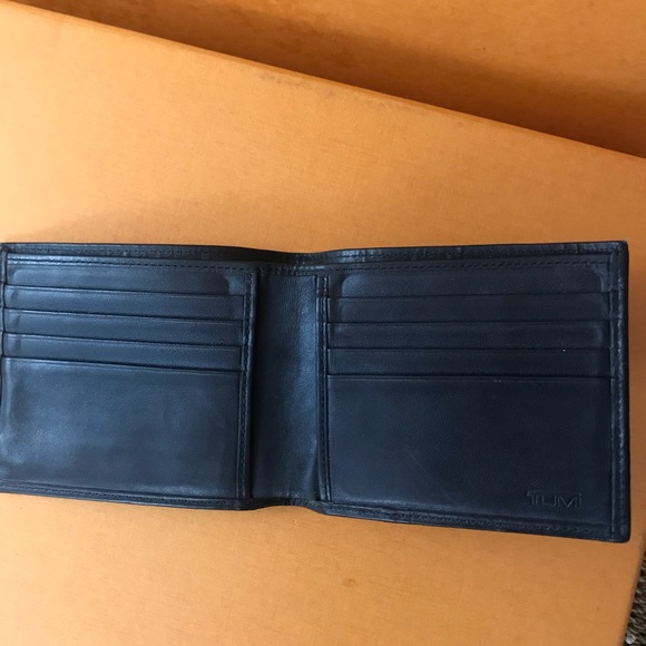 Tumi black textured double billfold wallet - Picture 4 of 8